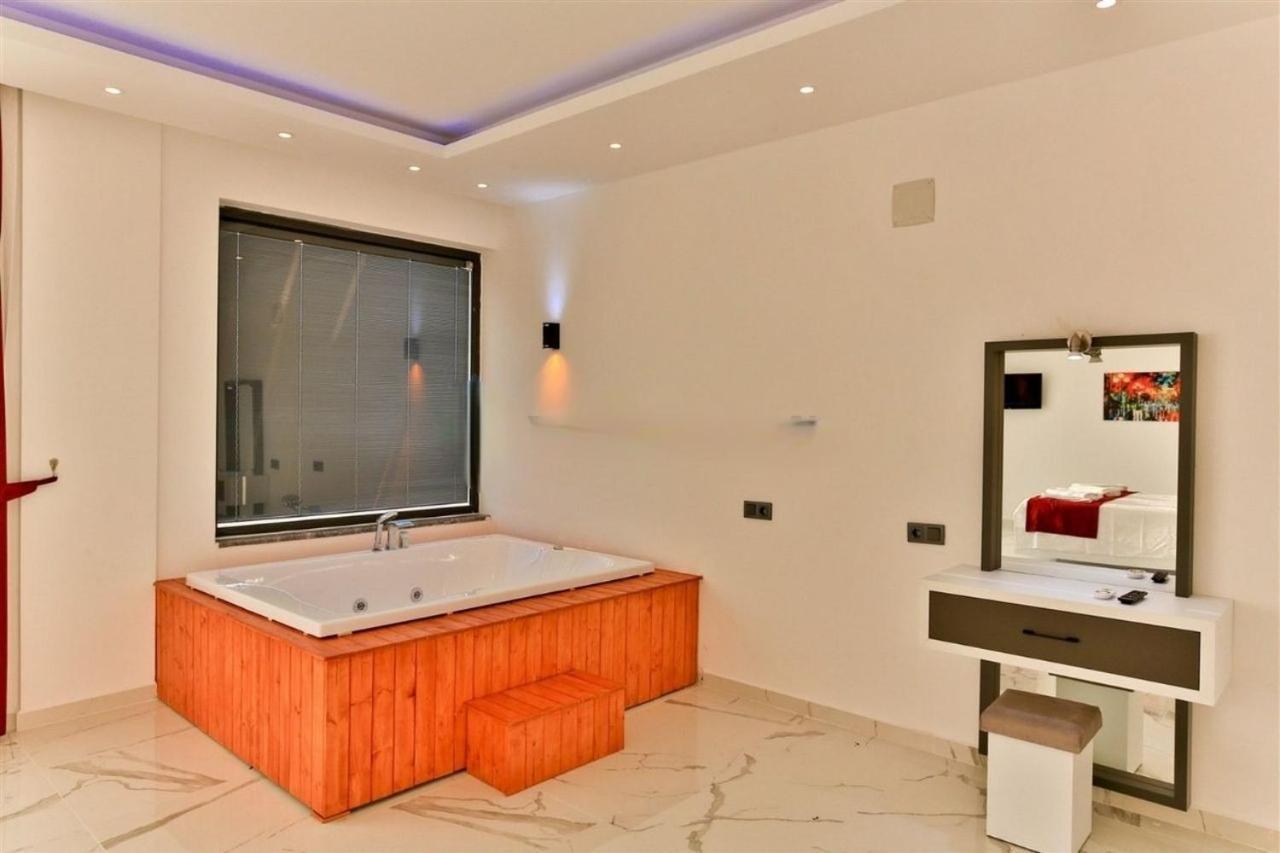 Villa Lycian-Kalkan 3 Bedroom-2 Jakuzzies-Sauna-Turkish Hamam-Huge Private Pool&lovely garden Kaş Buitenkant foto